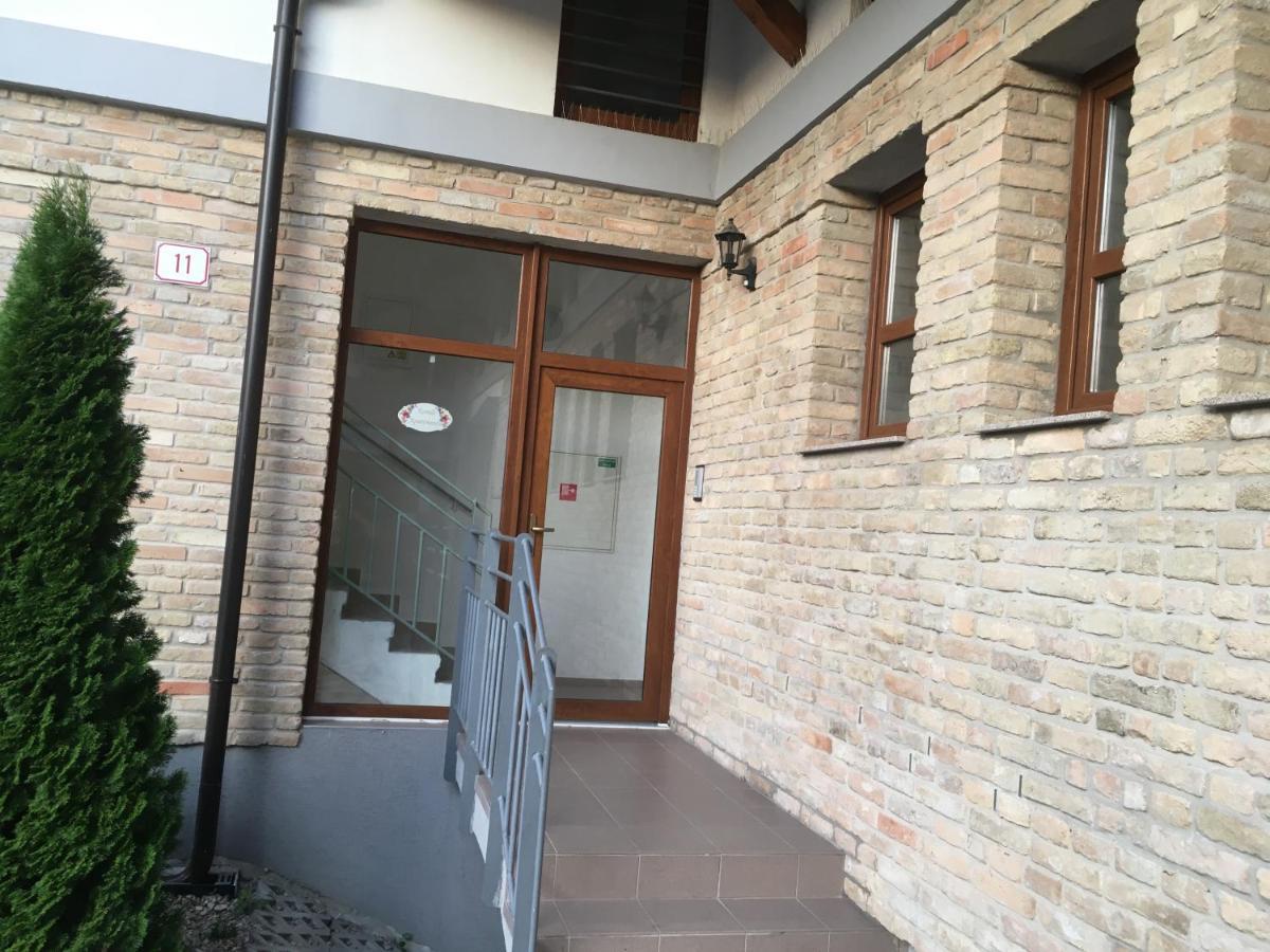 Konde Apartments B Dunajska Streda Exterior photo